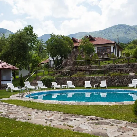 Ваканционна къща самостоятелна с изглед към планината *