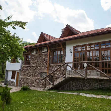 بيت للعطل самостоятелна с изглед към планината Kraevo