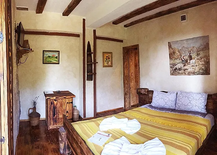 самостоятелна с изглед към планината * Kraevo