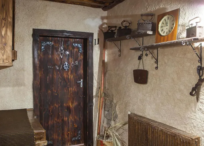 самостоятелна с изглед към планината * Kraevo